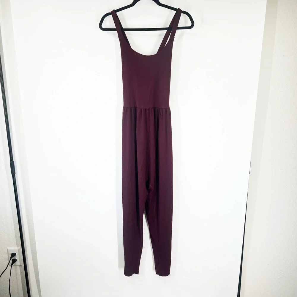 Imbodhi Bodhi Jumper in Burgundy - Picture 2 of 10